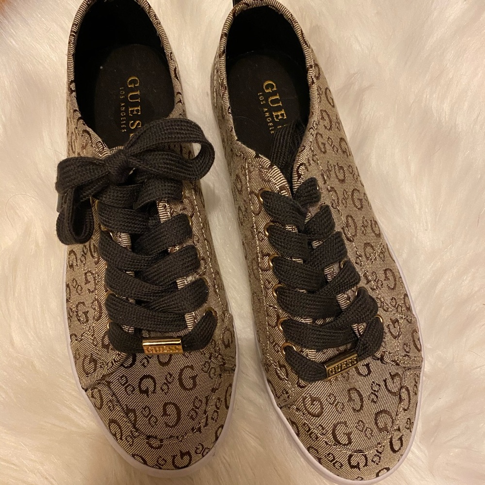 GUESS Sneakers
